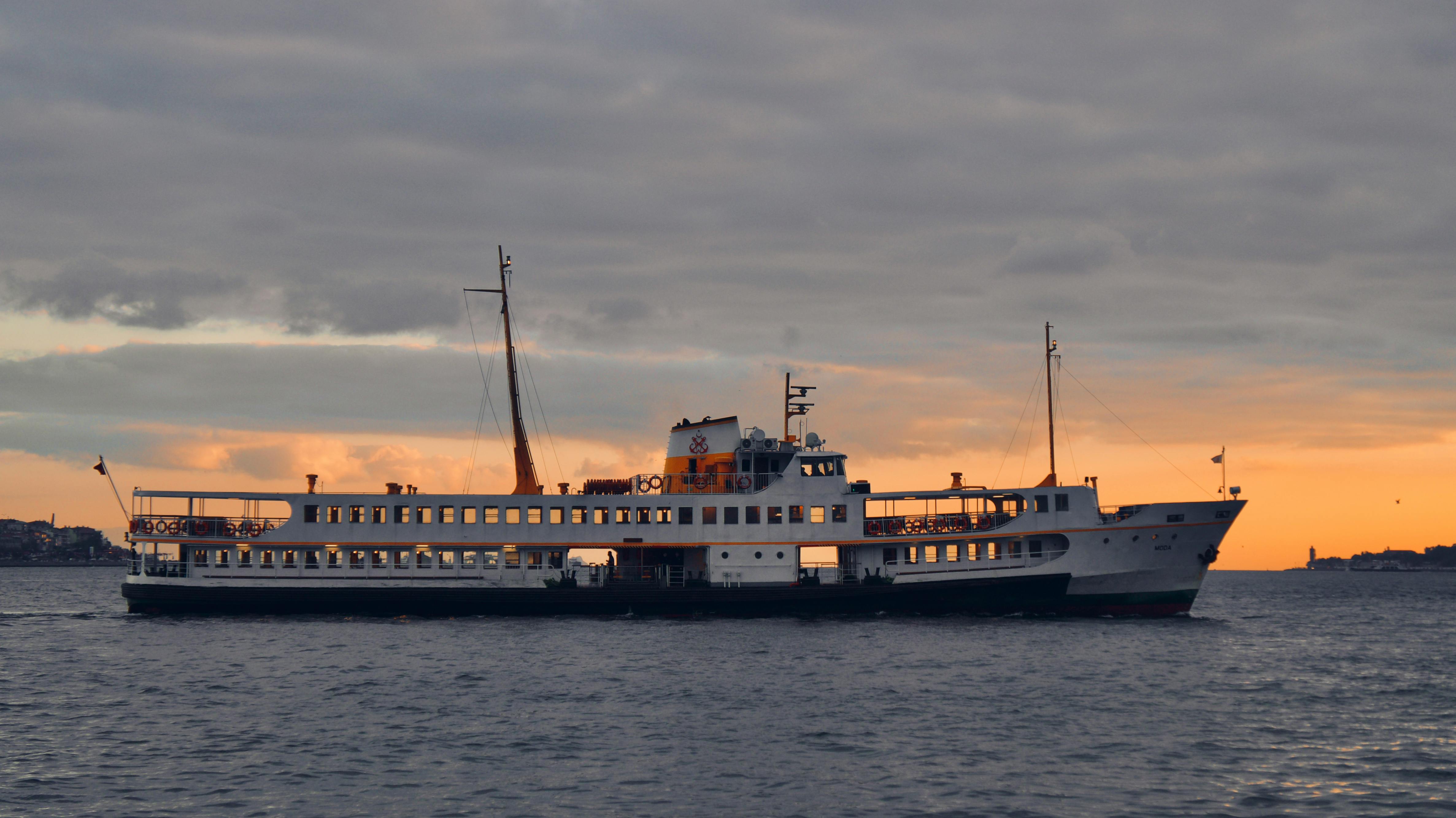 เรือขนส่งตู้คอนเทนเนอร์ Evergreen Marine